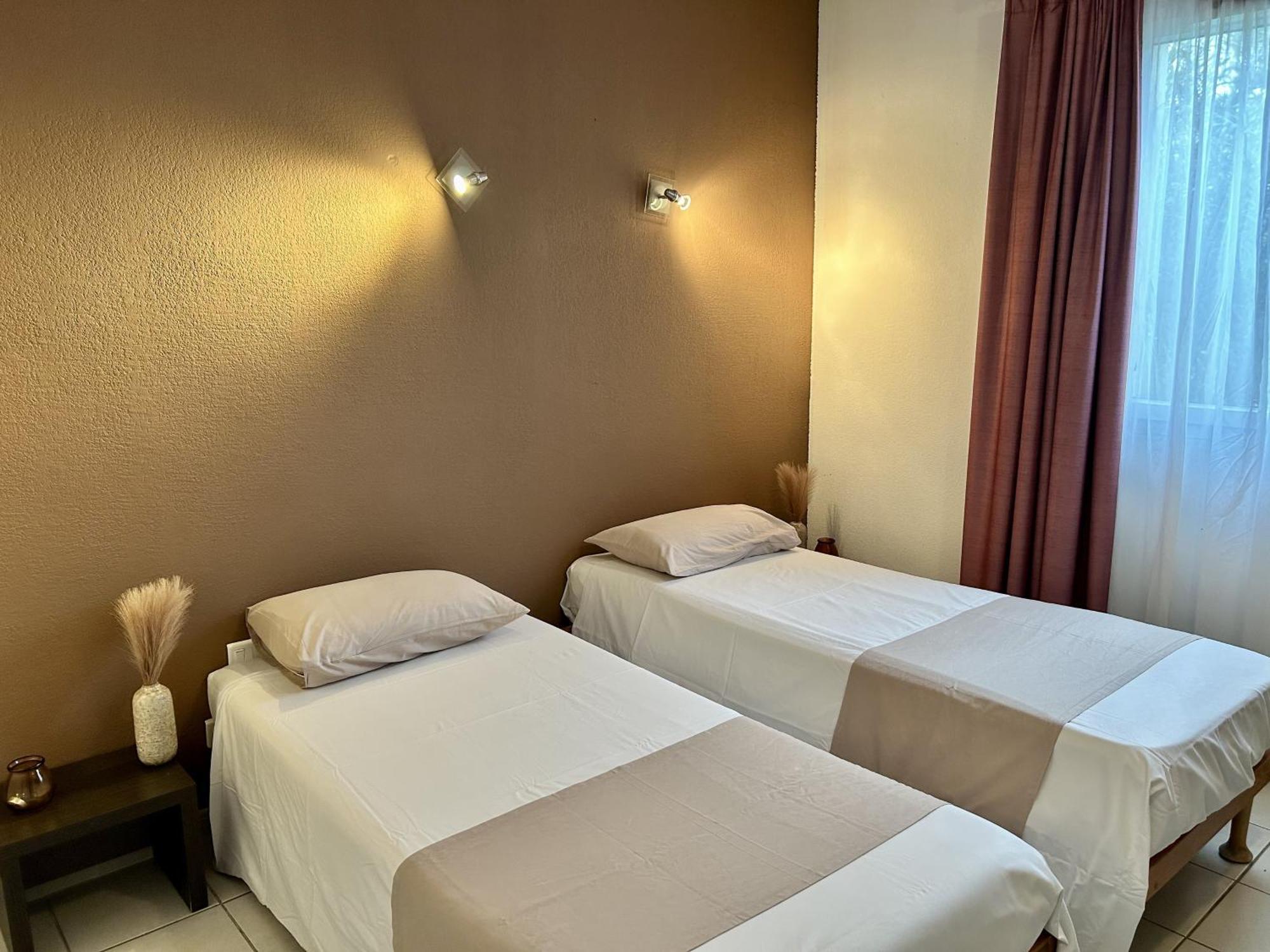 Hotel Restaurant Les Jasses De Camargue แกลลาเกอ-เลอ-มองต์เทอร์ ภายนอก รูปภาพ