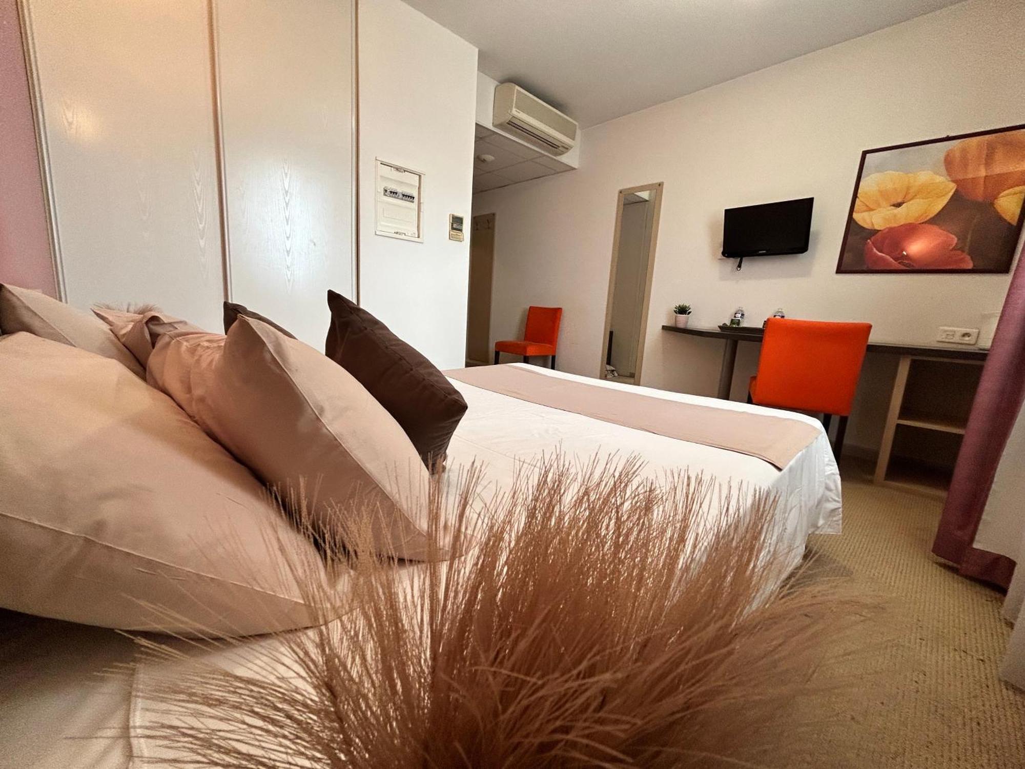Hotel Restaurant Les Jasses De Camargue แกลลาเกอ-เลอ-มองต์เทอร์ ภายนอก รูปภาพ