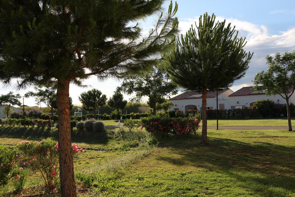 Hotel Restaurant Les Jasses De Camargue แกลลาเกอ-เลอ-มองต์เทอร์ ภายนอก รูปภาพ